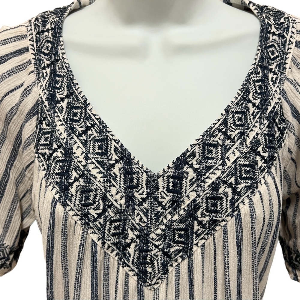 Knox Rose V Neck Striped Casual Top, Size Small - Picture 9 of 10